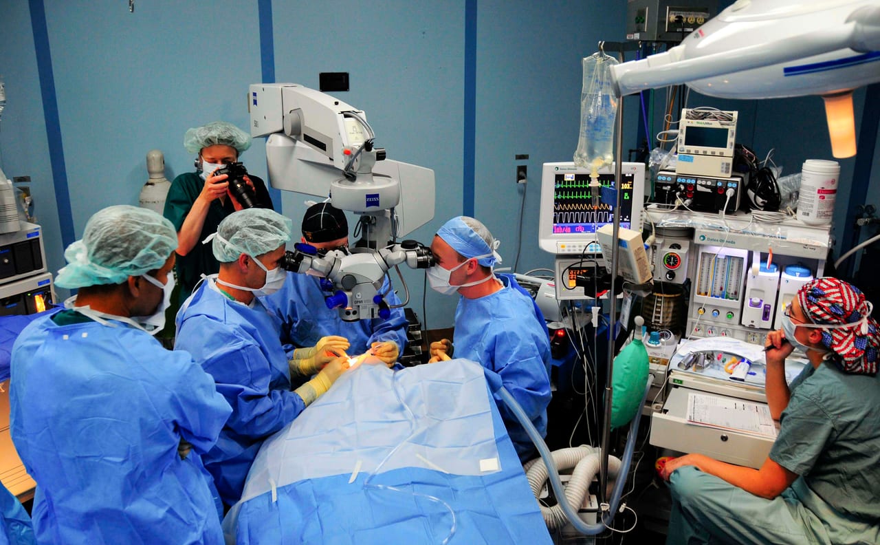 Surgeons using a Zeiss OPMI operating microscope during eye surgery in an operating room